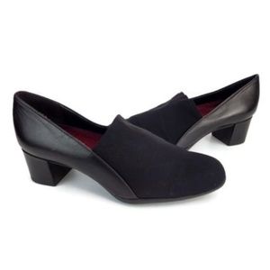 Munro Women's Black Closed Pumps Size 5.5 W
